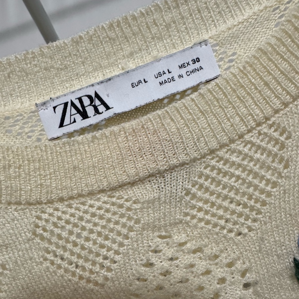 Zara Women’s Cream Floral Knit Sweater Size Large - Picture 2 of 4